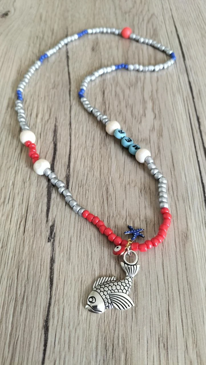 Collier à perle avec charm poisson argenté